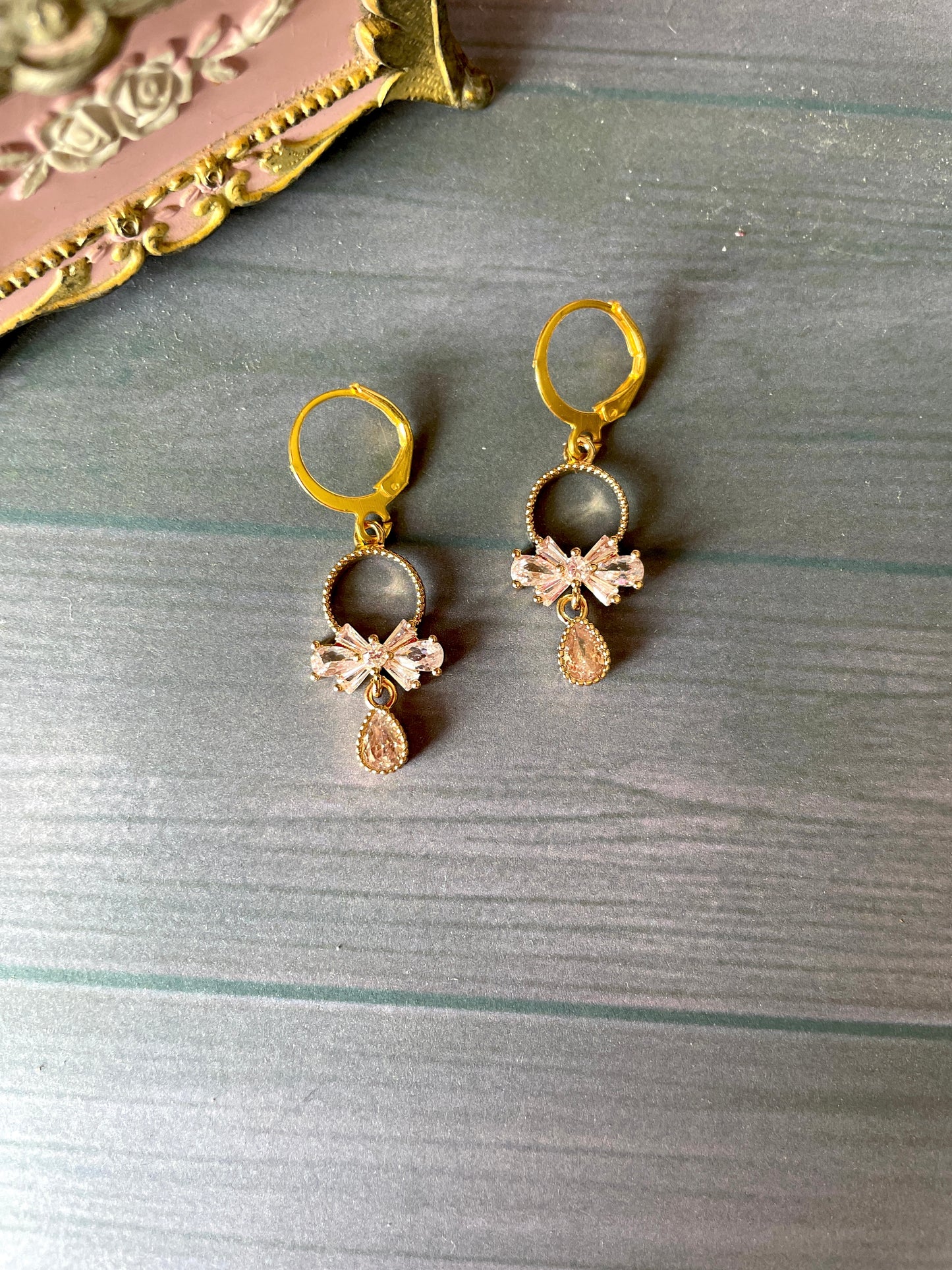 Brass Tear-Drop ribbon Earrings