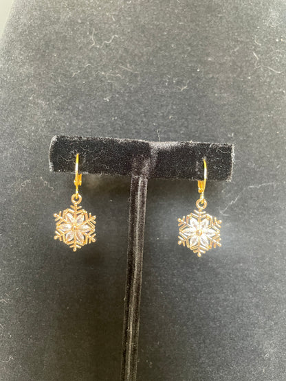Snowflake Brass Cubic Zirconia Earrings – Winter Sparkle Holiday Jewelry